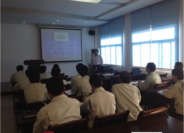 J9.COM股份《质量、环境、职业健全安全治理系统尺度及内部审核知识》培训如期进行